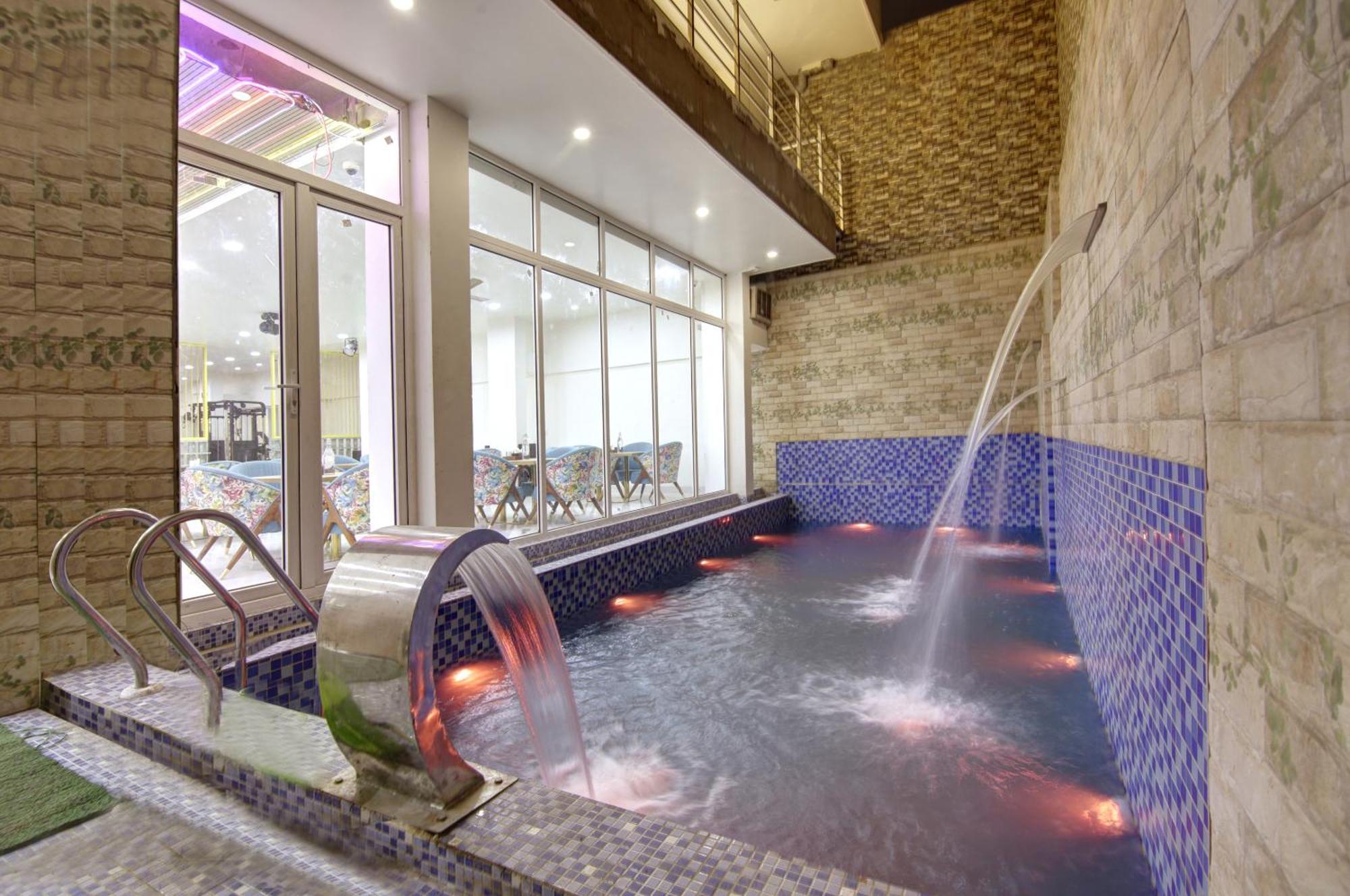 Anandam Club House Aparthotel Gurgaon Eksteriør bilde