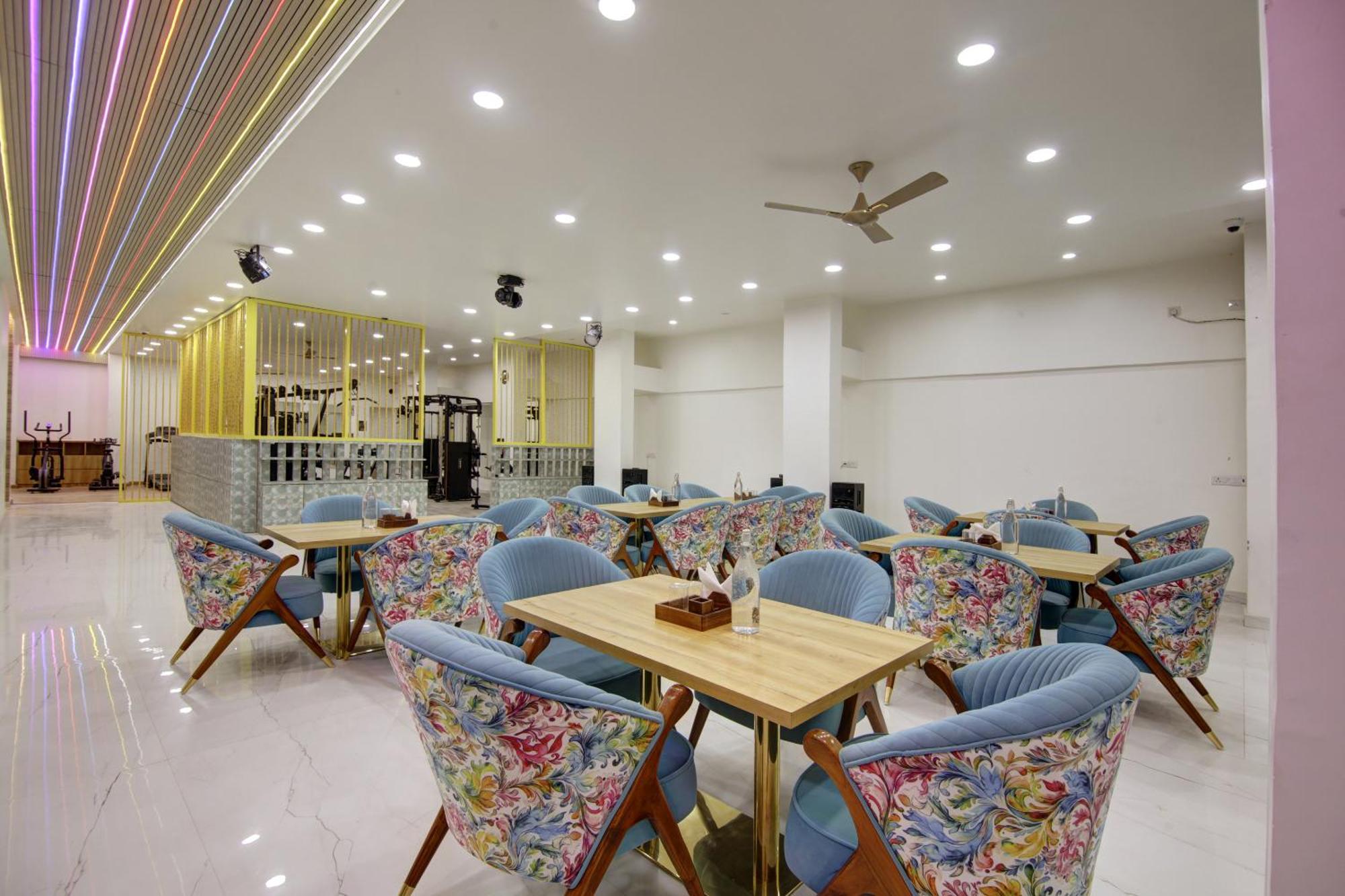 Anandam Club House Aparthotel Gurgaon Eksteriør bilde