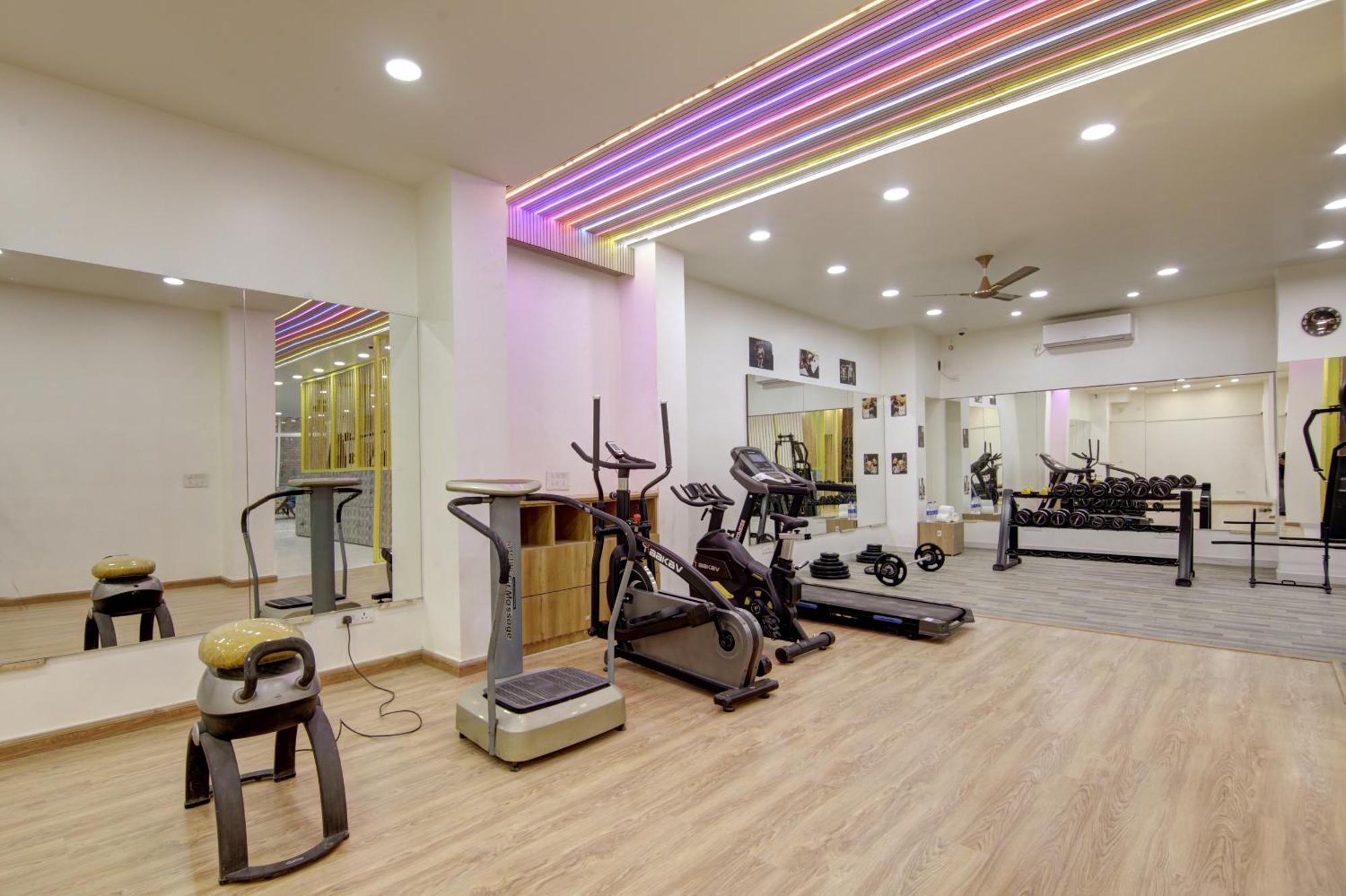 Anandam Club House Aparthotel Gurgaon Eksteriør bilde